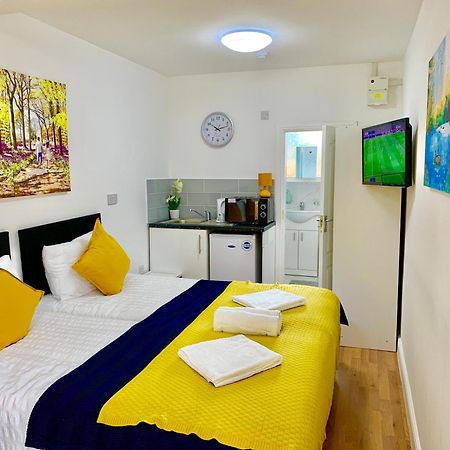 London Studio Apartments, Private Bathroom, Kitchenette, Parking, Np2 Kültér fotó