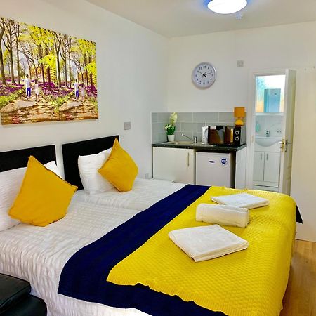 London Studio Apartments, Private Bathroom, Kitchenette, Parking, Np2 Kültér fotó