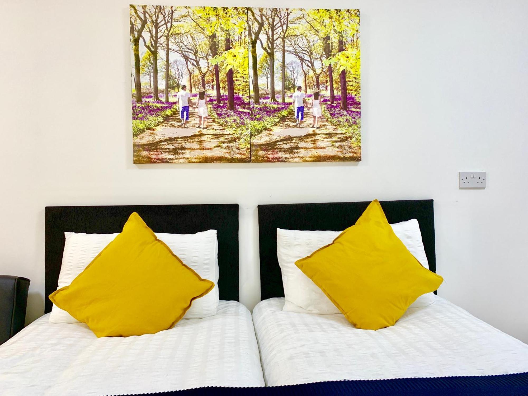 London Studio Apartments, Private Bathroom, Kitchenette, Parking, Np2 Kültér fotó