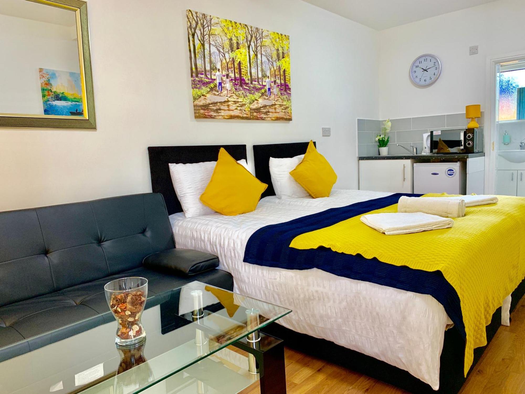 London Studio Apartments, Private Bathroom, Kitchenette, Parking, Np2 Kültér fotó
