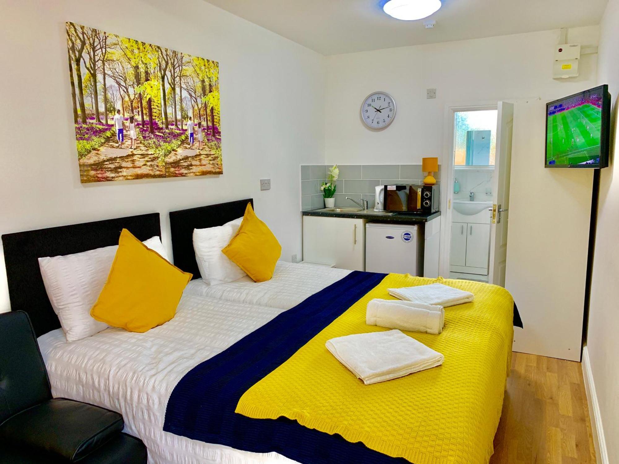 London Studio Apartments, Private Bathroom, Kitchenette, Parking, Np2 Kültér fotó